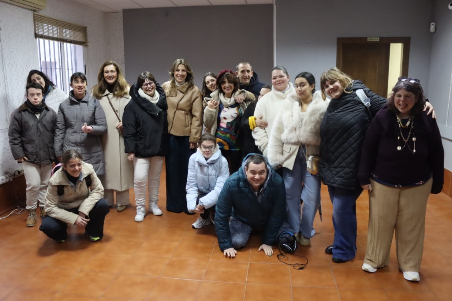 Entrega oficial del nuevo local a la Asociación Centro de Dinamización Iruá por parte del Ayuntamiento.